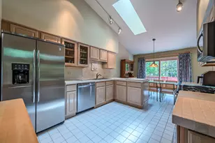 1046 E Amberwood Circle, Naperville, IL 60563 - Photo 7