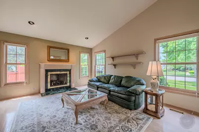 1046 E Amberwood Circle, Naperville, IL 60563 - Photo 5
