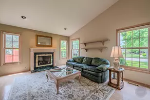 1046 E Amberwood Circle, Naperville, IL 60563 - Photo 5