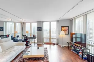 345 N LaSalle St, Chicago, IL 60654 - Photo 11