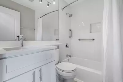 611 W Patterson Avenue #420, Chicago, IL 60613 - Photo 11