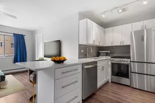 611 W Patterson Ave, Chicago, IL 60613 - Photo 3