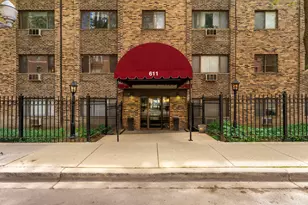 611 W Patterson Ave, Chicago, IL 60613 - Photo 17