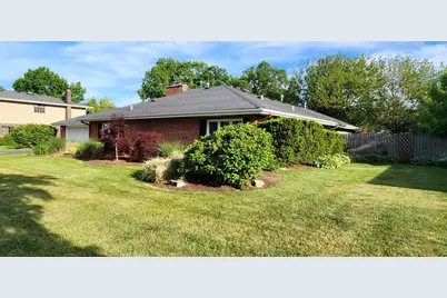 160 S Spring Oaks Drive, Wood Dale, IL 60191 - Photo 3