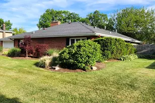 160 S Spring Oaks Dr, Wood Dale, IL 60191 - Photo 3