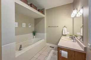 3906 Turnberry Dr, Champaign, IL 61822 - Photo 25
