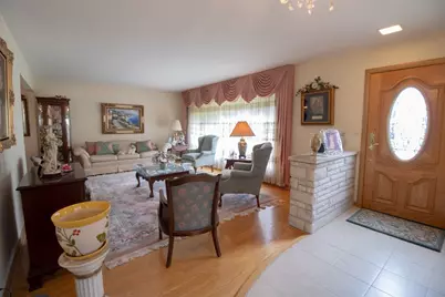 8662 N Merrill Street, Niles, IL 60714 - Photo 5