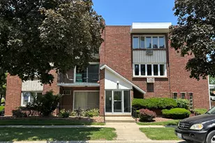 10445 S Keating Ave, Oak Lawn, IL 60453 - Photo 1