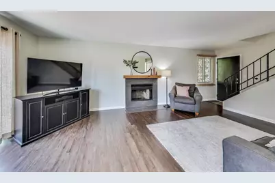 7044 Yorkshire Drive, Woodridge, IL 60517 - Photo 13