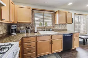 7044 Yorkshire Dr, Woodridge, IL 60517 - Photo 9
