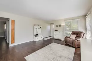 7044 Yorkshire Dr, Woodridge, IL 60517 - Photo 3