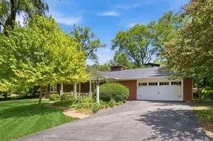 237 Beachview Ln, North Barrington, IL 60010 - Photo 1