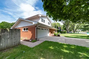 314 April Ct, North Aurora, IL 60542 - Photo 3