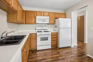 33 Ashburn Ct, Schaumburg, IL 60193 - Photo 9