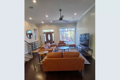 3027 N Allen Avenue, Chicago, IL 60618 - Photo 3