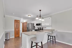 450 Berkshire Dr, Crystal Lake, IL 60014 - Photo 9