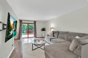 450 Berkshire Dr, Crystal Lake, IL 60014 - Photo 3