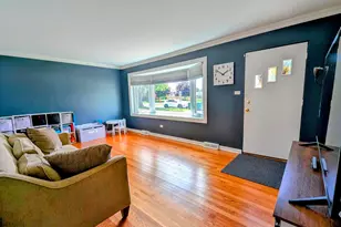 10849 Moody Ave, Chicago Ridge, IL 60415 - Photo 3