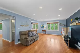 5091 Chambers Dr, Hoffman Estates, IL 60010 - Photo 3