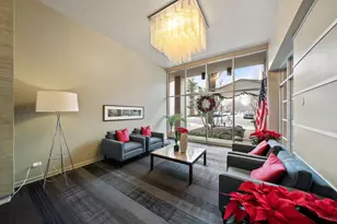 555 W Cornelia Ave, Chicago, IL 60657 - Photo 3