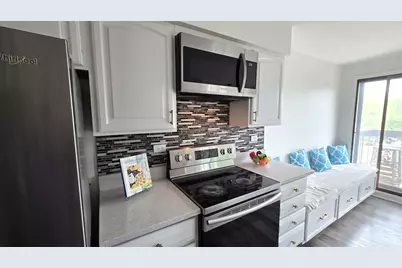 5501 Lincoln Avenue #404, Morton Grove, IL 60053 - Photo 9