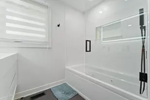 619 W Weathersfield Way, Schaumburg, IL 60193 - Photo 17