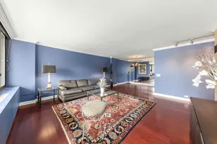 1555 N Sandburg Terrace, Chicago, IL 60610 - Photo 7