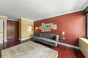 1555 N Sandburg Terrace, Chicago, IL 60610 - Photo 15