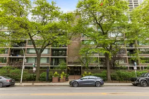 1555 N Sandburg Terrace, Chicago, IL 60610 - Photo 23