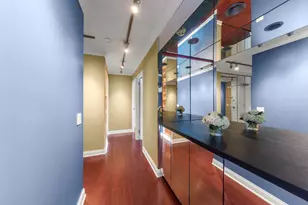 1555 N Sandburg Terrace, Chicago, IL 60610 - Photo 11