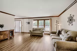 196 Constitution Dr, Bloomingdale, IL 60108 - Photo 5