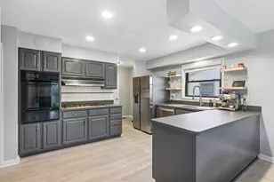 511 Walnut Ln, Elk Grove Village, IL 60007 - Photo 9