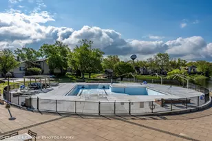 77 Lake Hinsdale Dr, Willowbrook, IL 60527 - Photo 19