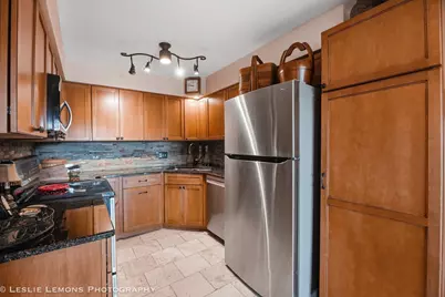 77 Lake Hinsdale Drive #402, Willowbrook, IL 60527 - Photo 9