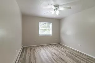 715 Grove Dr, Buffalo Grove, IL 60089 - Photo 11