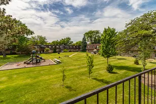 715 Grove Dr, Buffalo Grove, IL 60089 - Photo 17