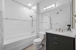 33 W Ontario St, Chicago, IL 60654 - Photo 9