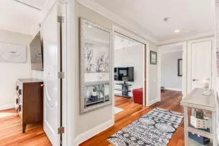 221 E Walton Pl, Chicago, IL 60611 - Photo 17