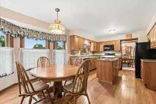 968 Milford St, Cary, IL 60013 - Photo 3