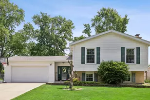 7329 Richmond Ave, Darien, IL 60561 - Photo 1