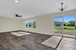 903 Springhill Dr, Coal City, IL 60416 - Photo 9
