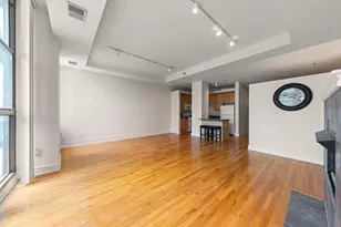 212 W Washington Ave, Chicago, IL 60606 - Photo 7