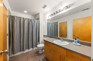 212 W Washington Ave, Chicago, IL 60606 - Photo 19