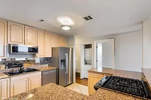 559 W Surf St, Chicago, IL 60657 - Photo 7