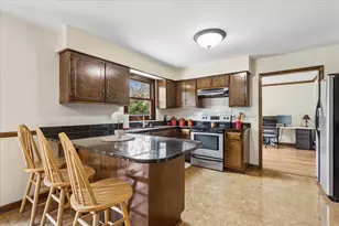 1573 Clemson Dr, Naperville, IL 60565 - Photo 7