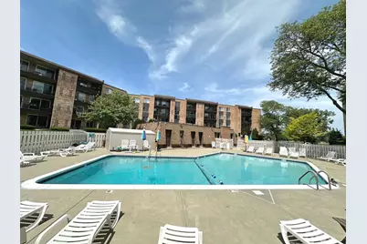 500 W Huntington Commons Road #157, Mount Prospect, IL 60056 - Photo 3