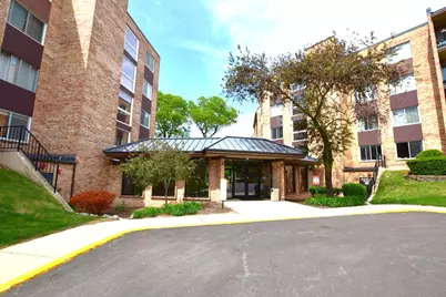 500 W Huntington Commons Road #157, Mount Prospect, IL 60056 - Photo 1