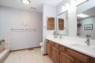 2153 Jordan Cir, Elgin, IL 60123 - Photo 23
