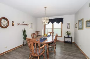 2153 Jordan Cir, Elgin, IL 60123 - Photo 9