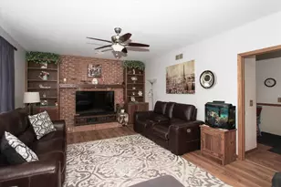 2153 Jordan Cir, Elgin, IL 60123 - Photo 17